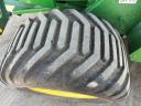 John Deere 854 MaxiCut baler