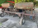 Row cultivator, fertiliser spreader