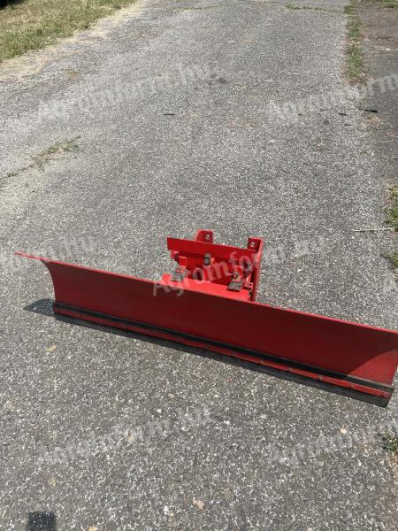 Tažné zařízení pro malý traktor