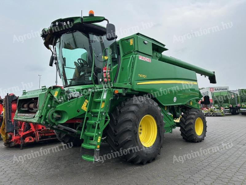 John Deere T670i