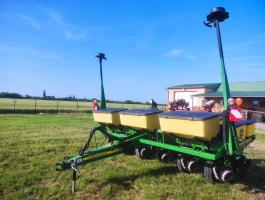 John Deere 1750 MaxEmerge XP vetőgép eladó