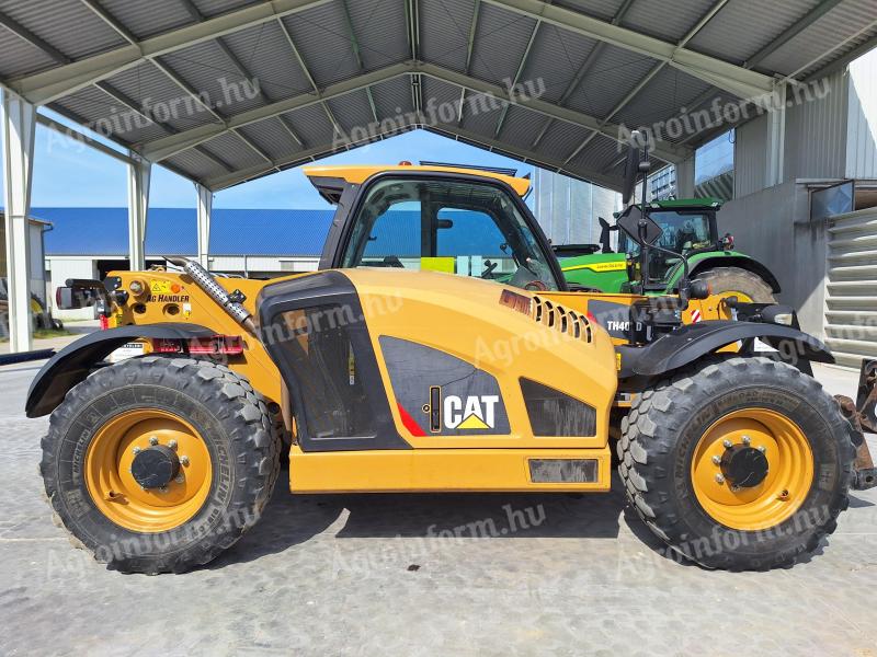 Caterpillar TH408D telescopic handler