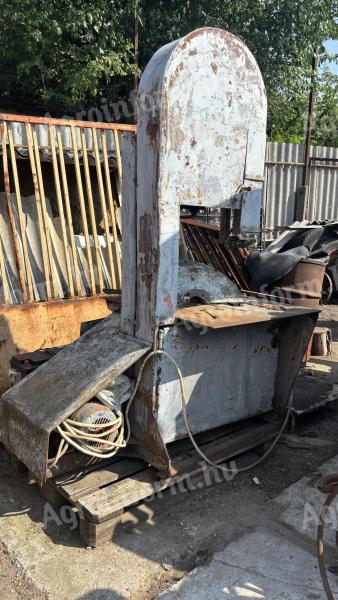 Pásová pila s kotoučem o průměru 700 mm