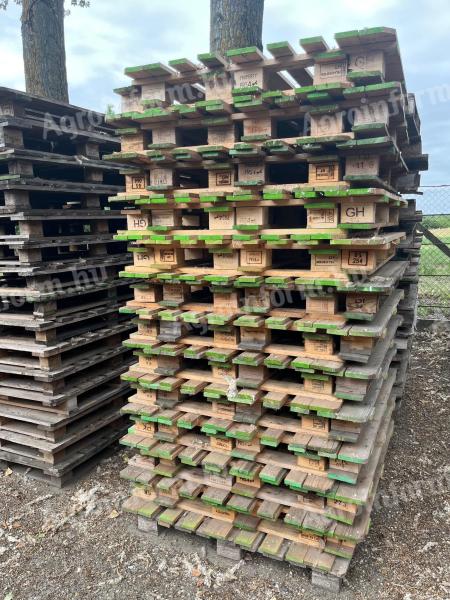 Used large pallet