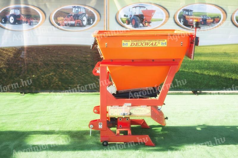Dexwal PK suspended salt spreaders, with 550 - 1200 litre capacity