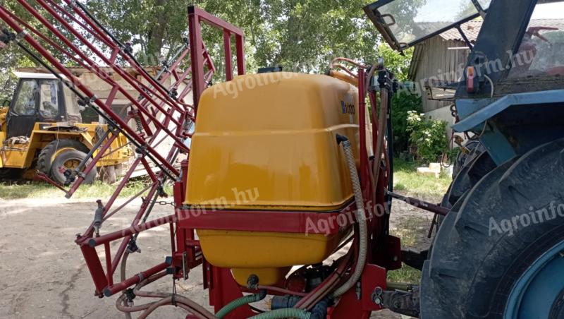 For sale a Source 1000 litre hanging field sprayer