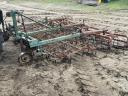 Cultivator 3 meter combiner with spring-loaded hydraulic