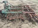 Cultivator 3 meter combiner with spring-loaded hydraulic