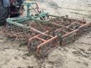 Cultivator 3 meter combiner with spring-loaded hydraulic