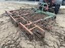 Cultivator 3 meter combiner with spring-loaded hydraulic