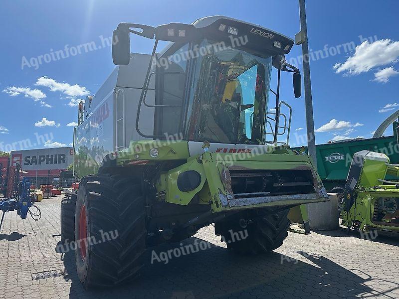 CLAAS Lexion 540 combine harvester C600 with grain table - with transport trolley