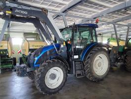 Valtra A 104 Quicke homlokrakodó