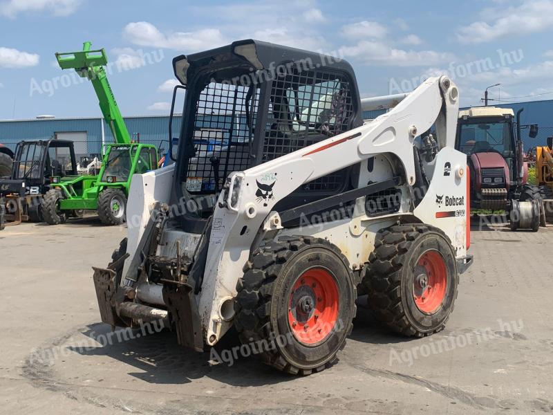 Bobcat S740 mini loader