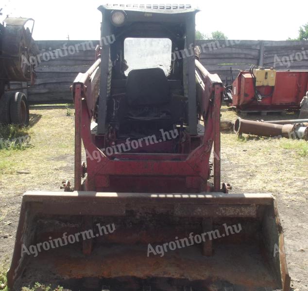Gehl SL4610 skid steer loader without wheels and motor for sale