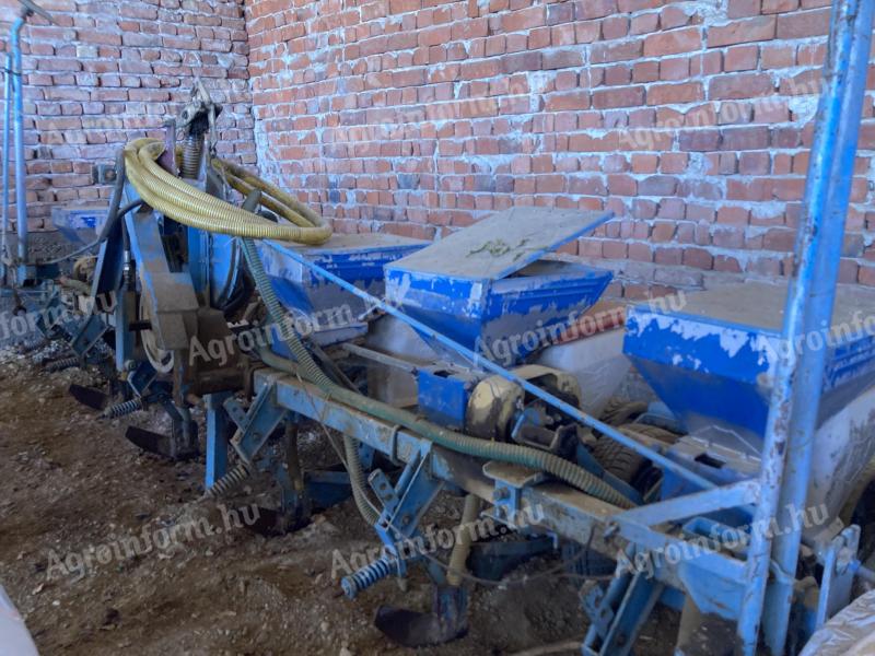Maize seed drill