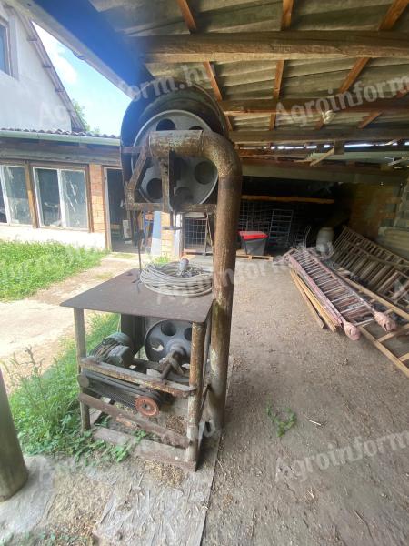 Band saw