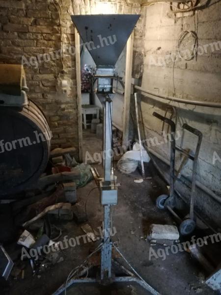 Balicí stroj na obilí na prodej