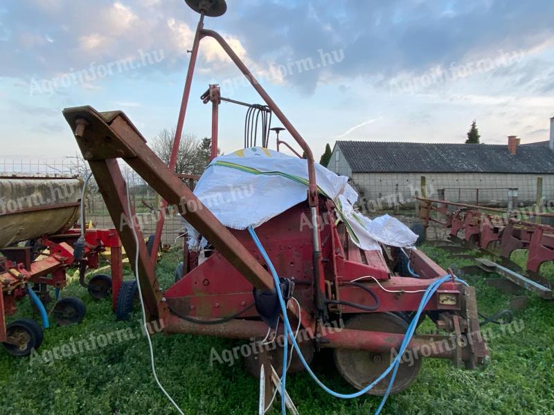 Seed drill Ih 6200