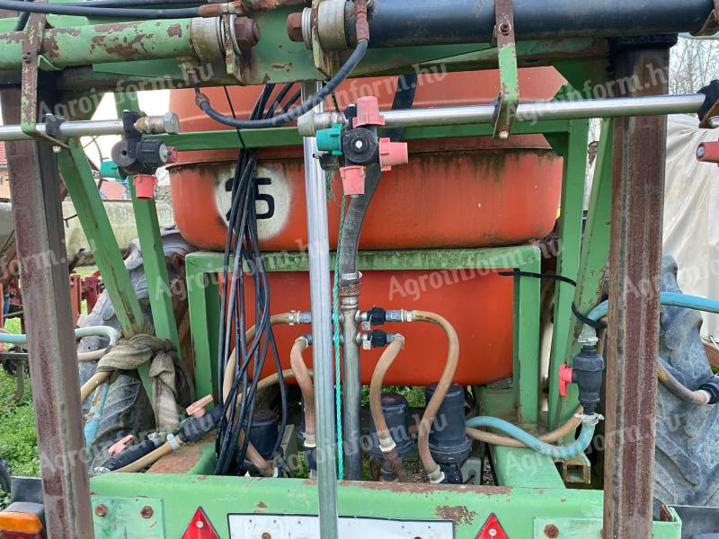 Spraying machine