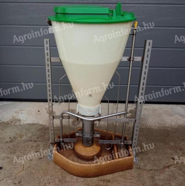 Piglet feeder
