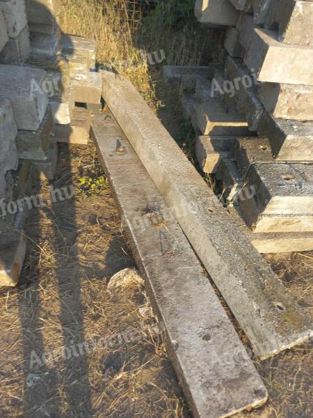 Postas tipusu beton gyám