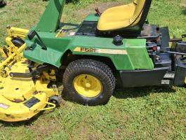 John Deere F 525 fűnyíró traktor