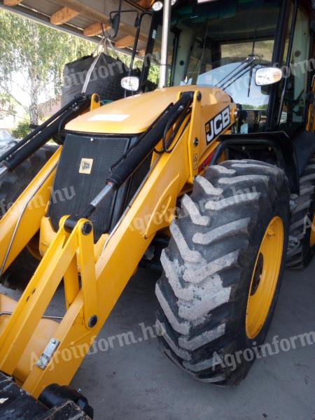 JCB Caterpillar 4CX excavator