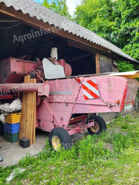Massey-Ferguson MF87-6 combine