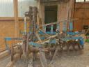 John Deere 2450, 4x4, with single row reel