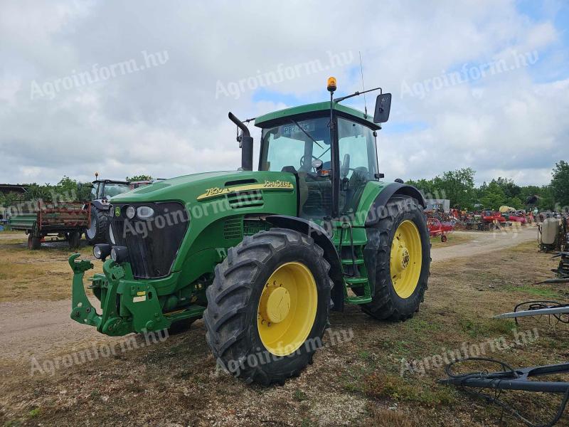 John Deere 7820