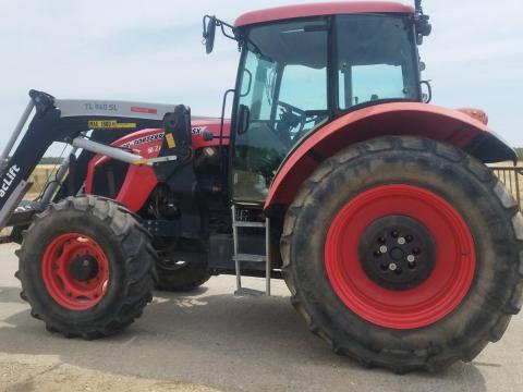 Zetor Forterra 130 traktor TracLift homlokrakodóval, jó állapotban Zetor Forterra 130 traktor TracLift homlokrakodóval, jó állapotban