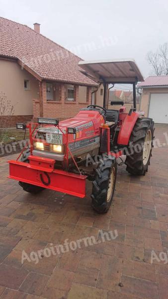 Japonský traktor Mitsubishi MT33