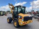 CAT 907 front loader