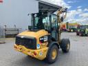 CAT 907 front loader
