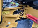 CAT 907 front loader