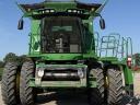 John Deere S680 combine harvester