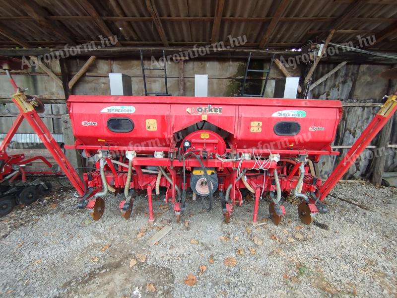 Agrion 6 row seed drill per seed