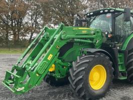 John Deere 6215R