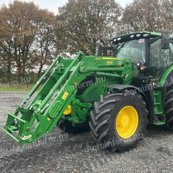 John Deere 6215R