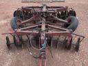 Towed "X" disc with combing boron, trowel