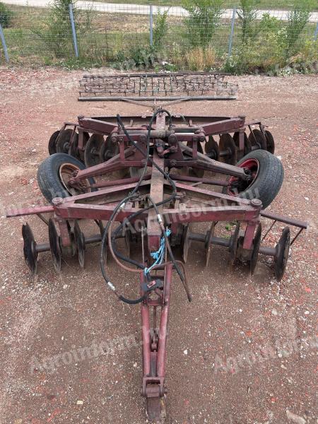 Towed "X" disc with combing boron, trowel