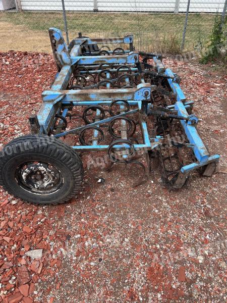Suspended design spring-loaded combiner with double clutch roller