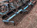 Suspended design spring-loaded combiner with double clutch roller