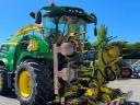 John Deere 8500i with grain spreader, pick-up, corn adapter