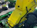 John Deere 8500i with grain spreader, pick-up, corn adapter