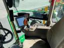 John Deere 8500i with grain spreader, pick-up, corn adapter