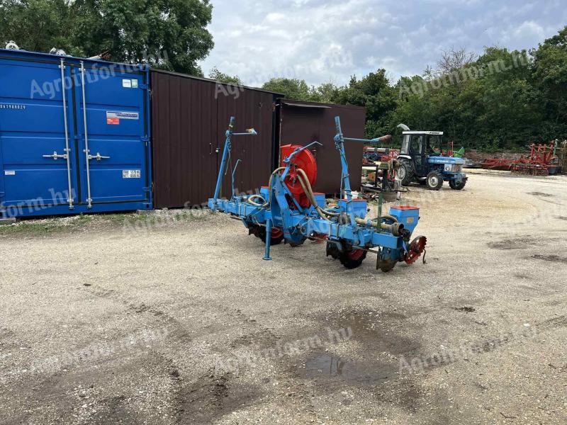 Monosem 4 row seed drill per grain maize