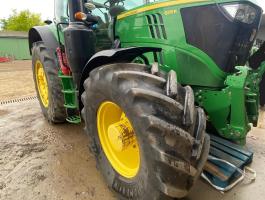 John Deere 6215R prémium traktor