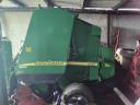 John Deere 582 round baler with net