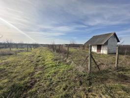 Eladó zártkert Kisújszálláson, Lógókert